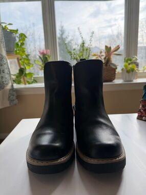 Universal Thread Black Leather Chelsea Boots